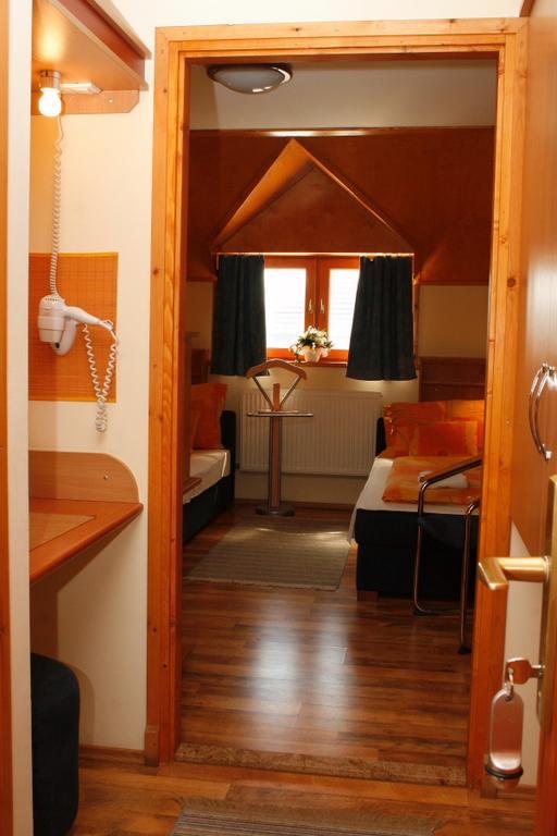 Motel 60 Хатван Экстерьер фото